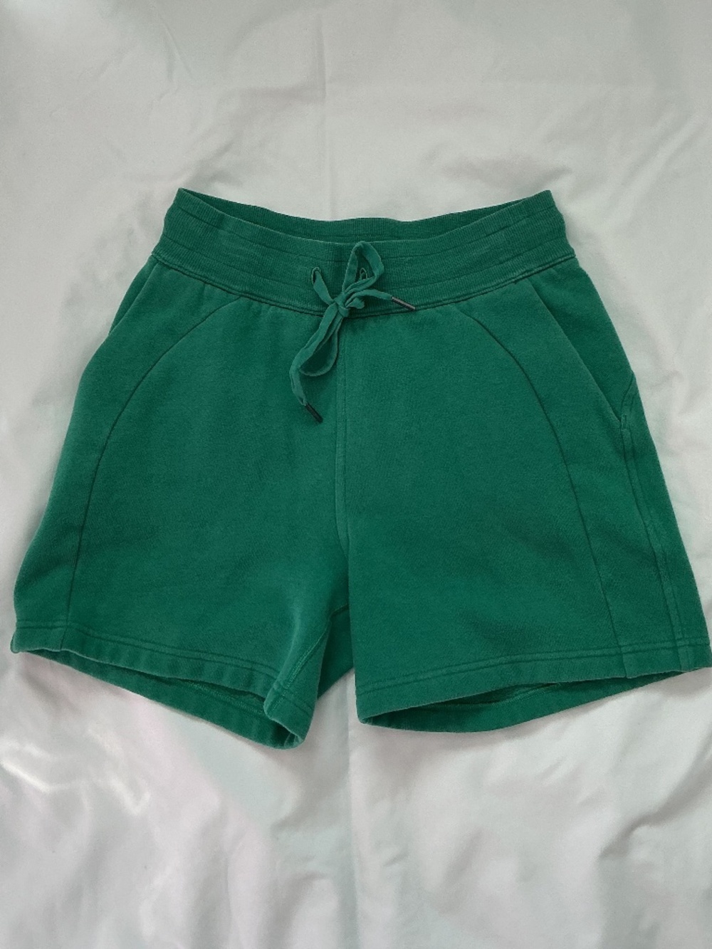 LULULEMON SWEAT SHORTS (size:4)